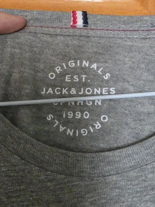 Camiseta Jack & Jones gris nueva