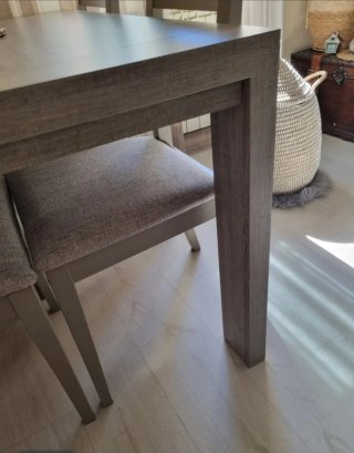 Mesa de comedor y 4 sillas