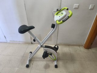 Tendedero con forma de Bicicleta Estática.