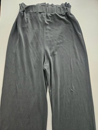 Pantalones verdes oliva Mango XS eur