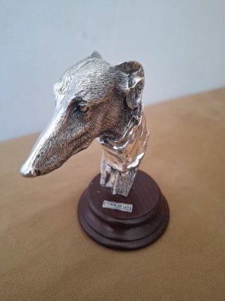 Figura Galgo Plata Ley