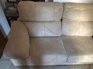 Sofá de tela beige