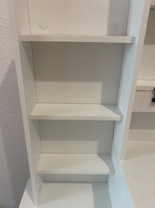 Tocador blanco con espejo y luces
