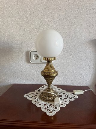 2 Lámparas de Mesa Doradas y Blancas