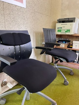 Sillas de oficina cómodas con ruedas. 50'00/silla