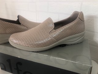 Zapatos Alfonsos Beige/Perforados