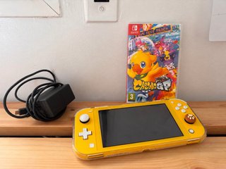 Nintendo Switch Lite Amarilla + Juego