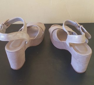 Sandalias de piel Beige y Doradas