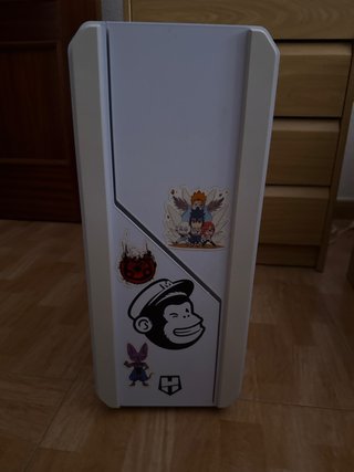 Caja de PC Blanca con Ventana
