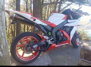 Yamaha R1 Exclusiva.