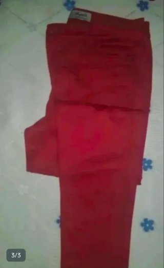 Pantalones ajustados rojo burdeos talla 40