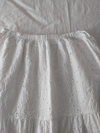 Falda blanca estilo ibicenco