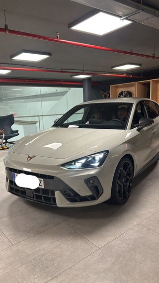 CUPRA Leon 2025