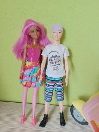 Barbie y Ken con Vespa