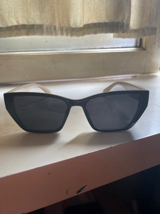 Occhiali Dior neri e beige