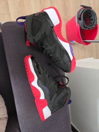 Jordan  Negro/Rojo