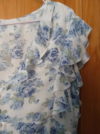 Blusa floral sin mangas