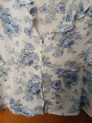 Blusa floral sin mangas