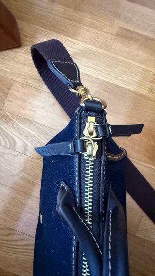 Bolso bandolera de mezclilla y piel