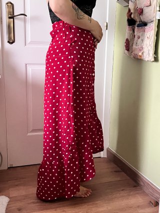 Vestido largo rojo con lunares blancos