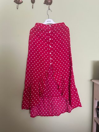 Vestido largo rojo con lunares blancos