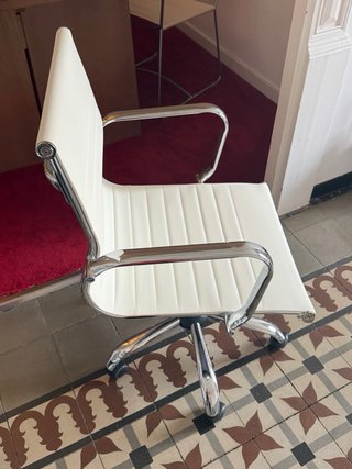 Silla Oficina Blanca Estilo Vitra