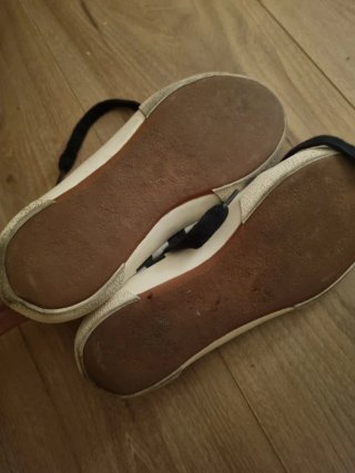 Zapatillas Zara Rayas Blancas y Negras
