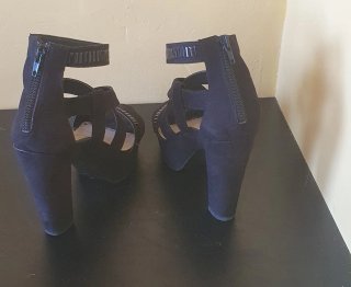 Sandalias Negras de Tacón y plataforma.