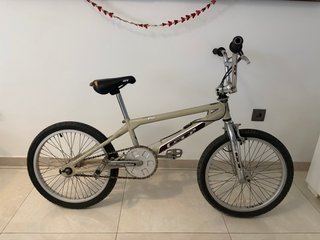 Bicicleta BMX GT retro performer