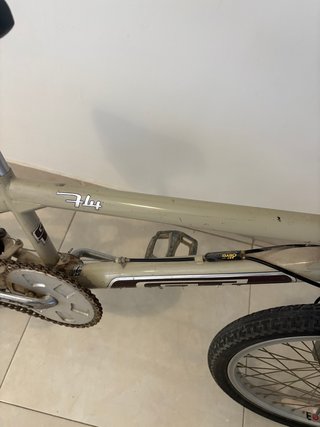 Bicicleta BMX GT retro performer