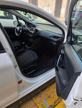 Peugeot 208 2015