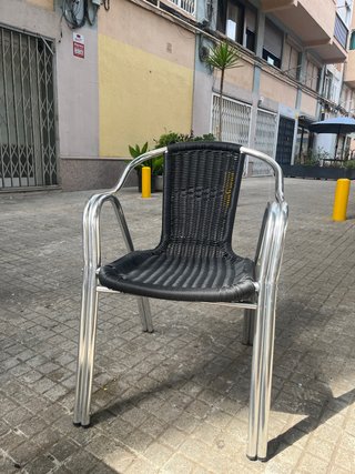 2 Sillas de Bar Metálicas y Mimbre