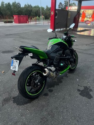 Kawasaki Z750 Negra y Verde