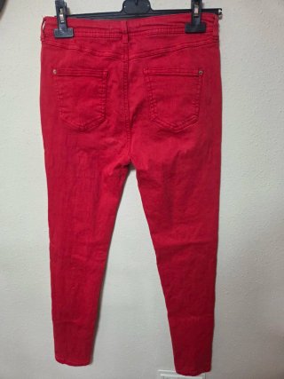Pantalón pitillo rojo talla 40
