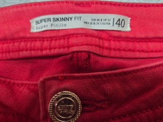 Pantalón pitillo rojo talla 40