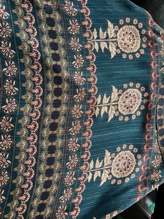 Falda larga boho multicolor, con cremallera.
