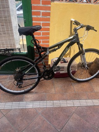 Bicicleta de montaña doble suspensión