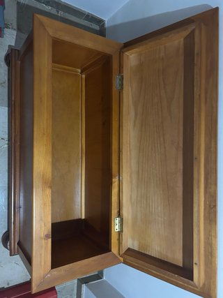 Baúl de madera marrón