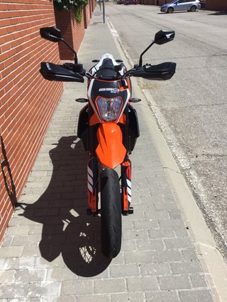 KTM 690 SMC R Supermotard Naranja Blanca