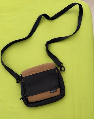 Bolso bandolera Forclaz negro y marrón