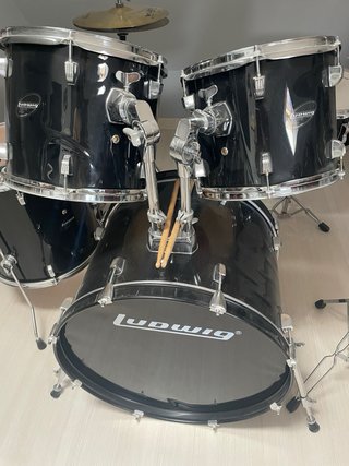Batería Acústica Ludwig Negra