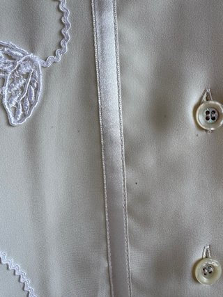 Blusa vintage beige con bordado blanco