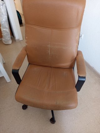 Silla de oficina marrón