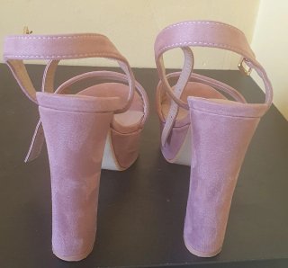 Sandalias de tacón rosa