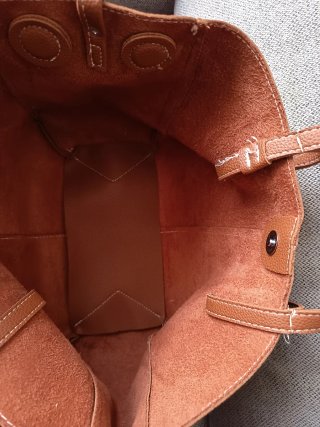 Bolso Camel con neceser