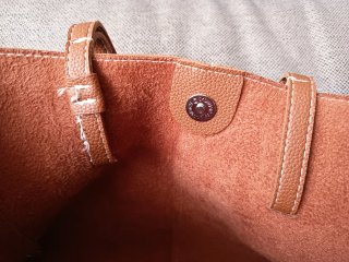 Bolso Camel con neceser