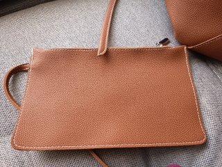 Bolso Camel con neceser