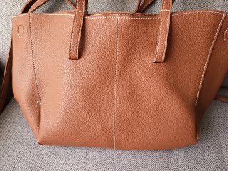 Bolso Camel con neceser