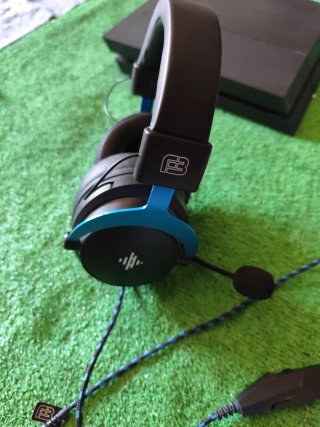 PS4 (PlayStation 4) Nera