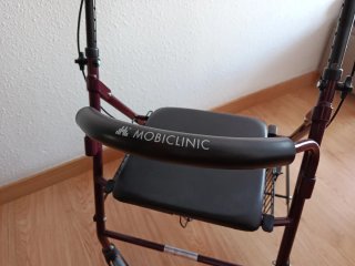 Andador Mobiclinic plegable con asiento y cesta
